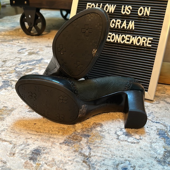 Naturalizer N5 Comfort Mary Janes - Picture 2 of 3